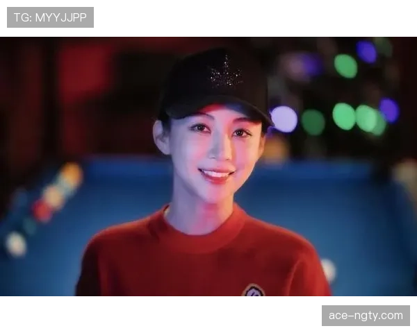 潘晓婷拎着小包去买菜，刷卡那一瞬间收银姐看着额度愣住了