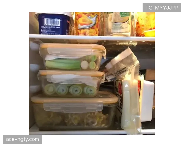 袁悦晨跑后随手拎个名牌包，我在楼下囤菜的手都软了